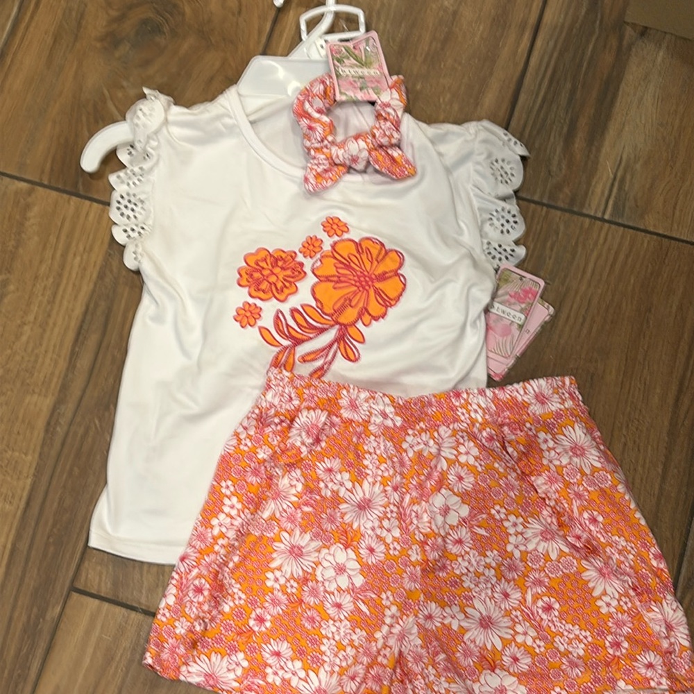 Girls shorts and shirt set